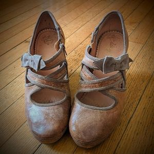 Miss Albright Anthropologie leather wedge shooties 8.5 (39) vintage look